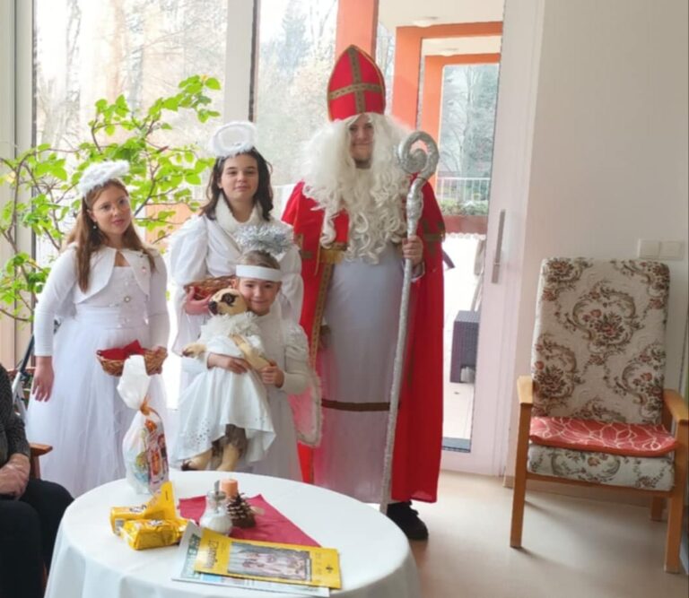 Mikulášská návštěva Domova Harmonie ve Vsetíně